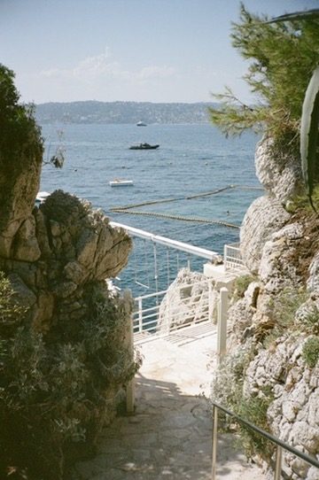 Stone steps between rocks leading down to the bay